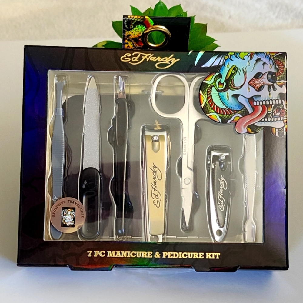 ED HARDY 7 Piece Men’s Manicure & Pedicure Set Kit Man Gift Nail Clipper New!